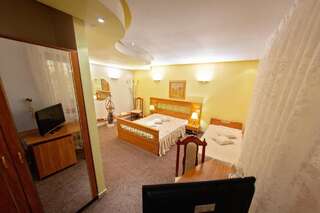 Отель Hotel Roco Izvin Двухместный номер Делюкс с 1 кроватью (для 2 взрослых и 1 ребенка)-6